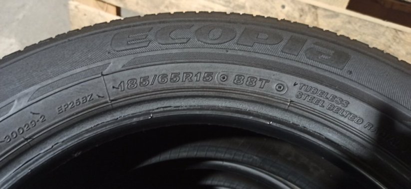 Bridgestone 185/65 R15 88T 4,5mm (Bazarové)