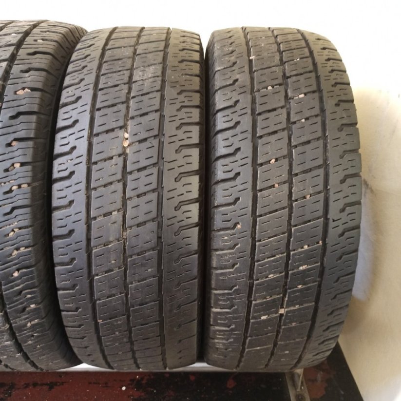 Uniroyal AllSeason 225/65 R16C 112/110R 5 - 9,5 mm (Bazarové)
