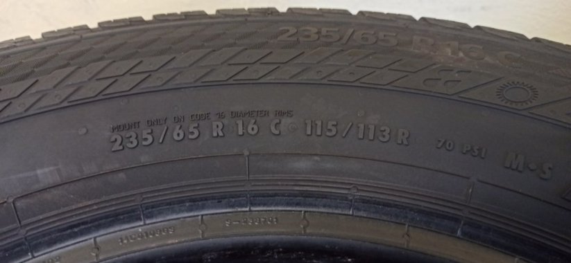 Continental 4Season 235/65/16C 115/113R 7-8mm (Použité)