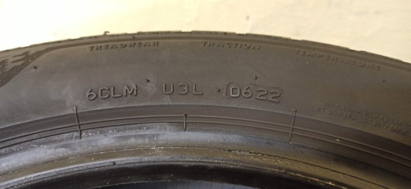 Bridgestone 215/55 R17 94V 2x4,5-5mm 2x3,5-4mm (Použité)