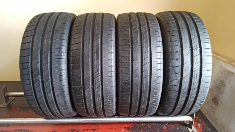 Goodyear 195/40 R17 81V 2x6,5mm 2x5mm (Použité)