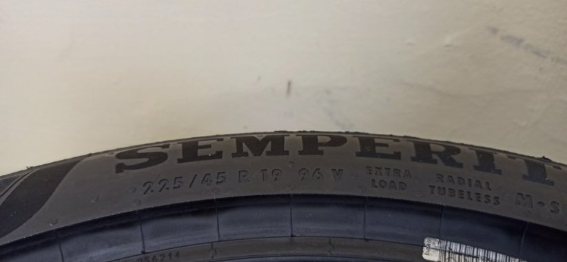 Semperit 225/45 R19 96V 8mm (Bazarové)