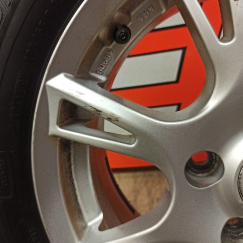 ALU kola Seat Leon 5x112, zimní pneu 195/65 R15