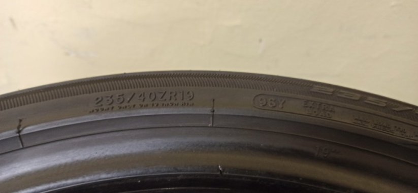 Austone 235/40 R19 96Y 5-6mm (Použité)