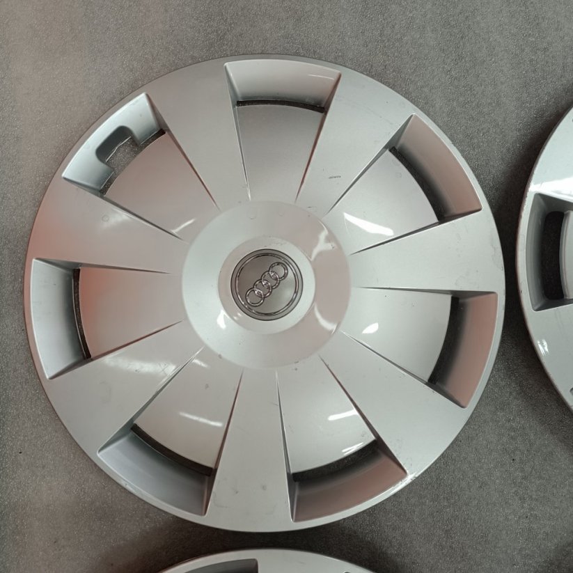Poklice Audi A3, A4 16" (použité)