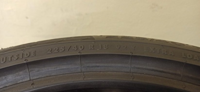 Continental ContiSport 225/40 R18 92Y 6 - 6,5 mm (Bazarové)