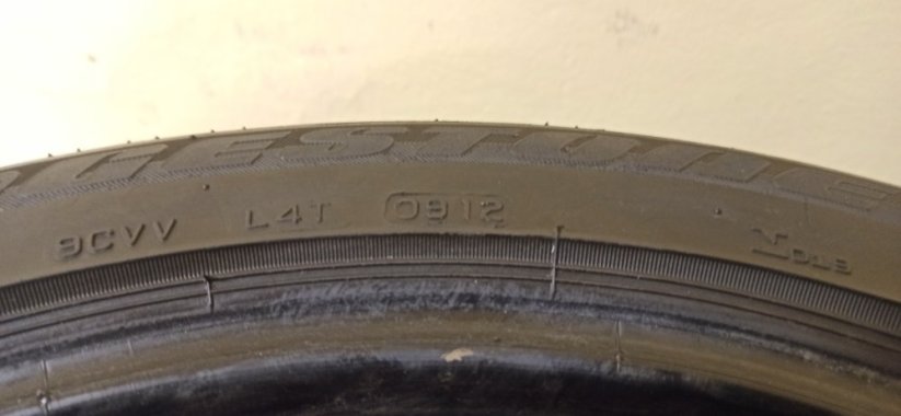 Bridgestone Potenza RE050A 235/45 R18 94W 4,5 mm (Použité)