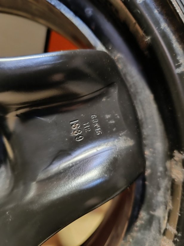 Kola pro Opel Corsa 6x15'' zimní pneu + poklice