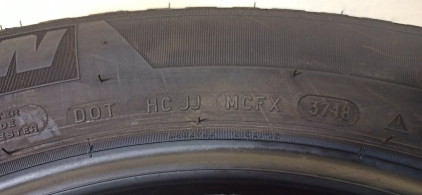 Michelin 235/55 R17 99V 3,5-4,5mm (Bazarové)
