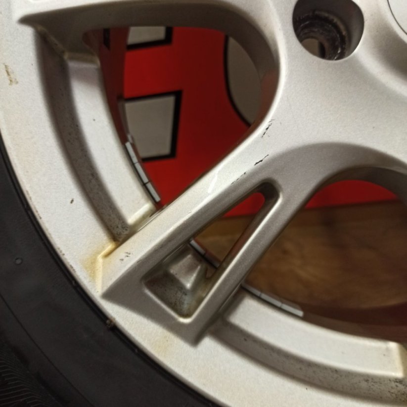 ALU kola Seat Leon 5x112, zimní pneu 195/65 R15