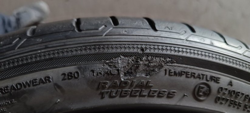 Hankook 215/45 R18 89V 6,5mm (Použité)
