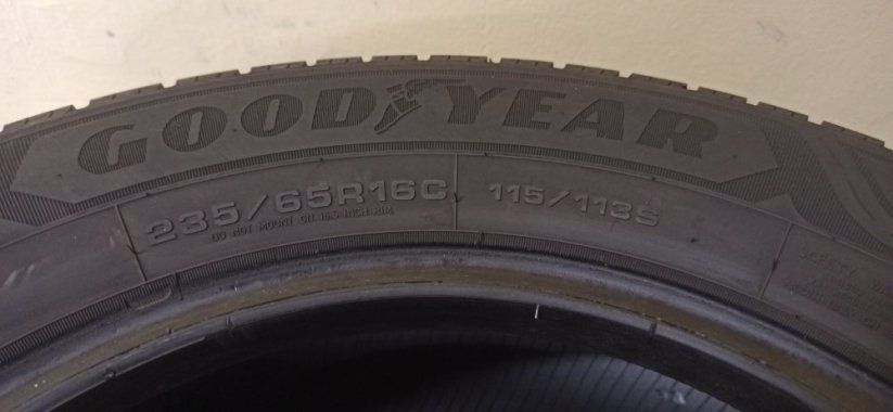 Goodyear Cargo 235/65 R16C 115/113S 5 - 5,5 mm (Použité)