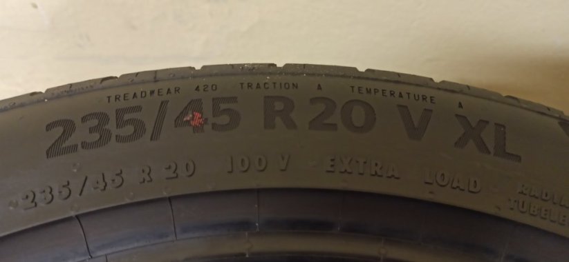 Continental Eco Contact 6 235/45 R20 100V 5 mm (Použité)