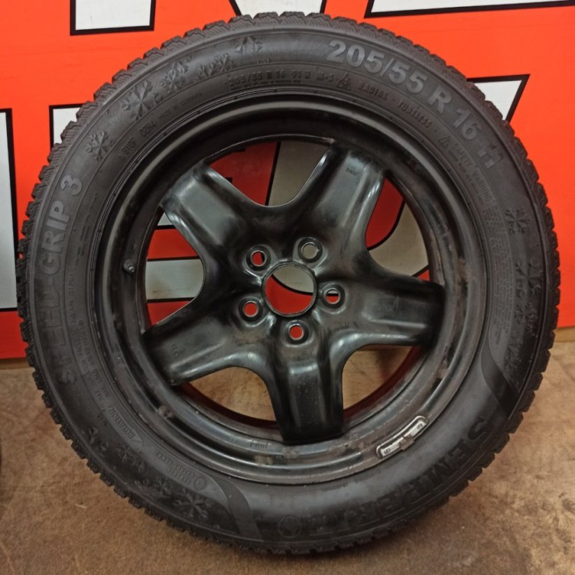 Kola na Opel Astra zimní pneu Semperit 205/55R16