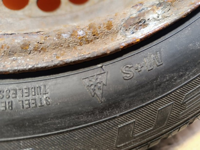 Zimní sada Corsa ET39 4x100 pneu 185/65R15