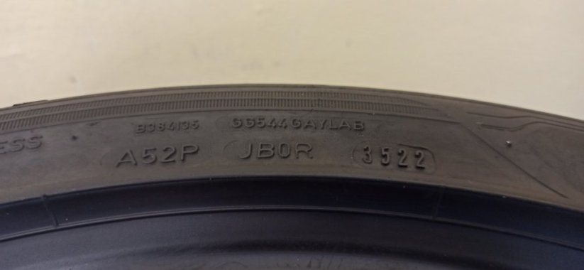Goodyear 245/40 R18 93H 3,5 - 5 mm (Bazarové)