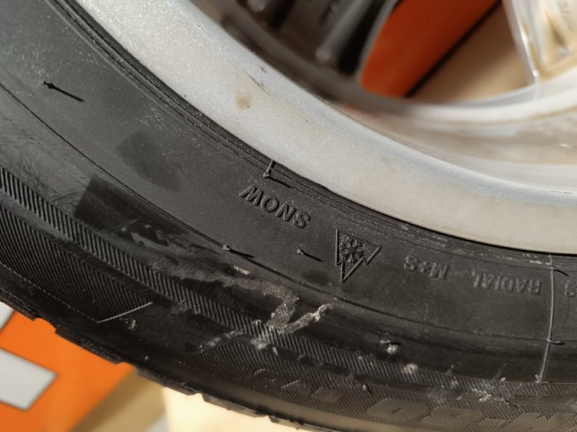 Kompletní kola Mercedes GLC 8x18'' ET38 zimní pneu