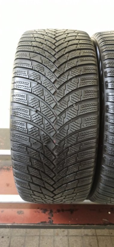 Firestone Winterhawk 4 225/45 R18 95V 5,5 mm (Bazarové)