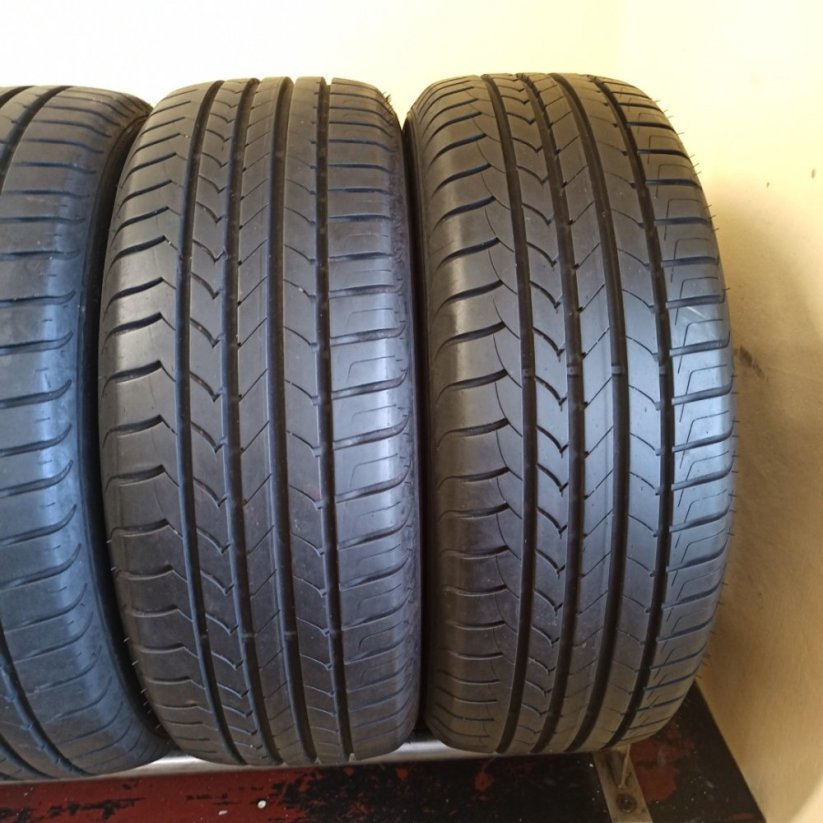 Goodyear EfficientGrip 215/60 R16 95H 5,5 - 7 mm (Bazarové)