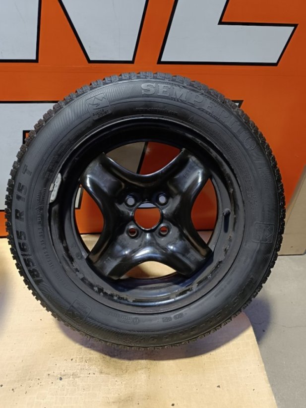 Kola pro Opel Corsa 6x15'' zimní pneu + poklice