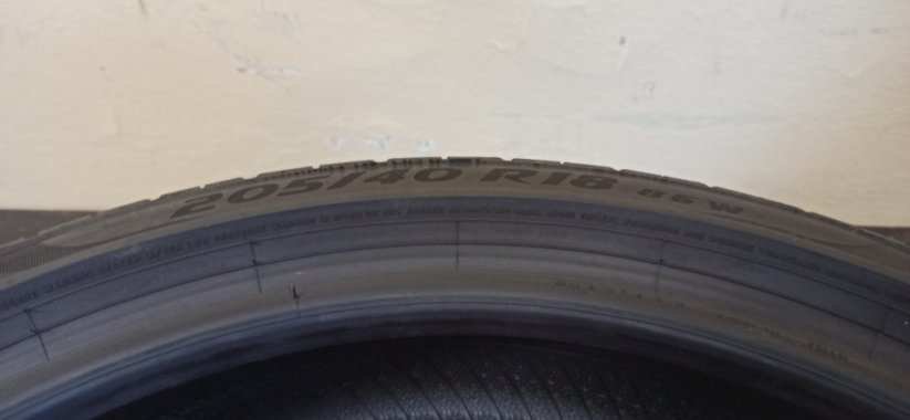 Pirelli 205/40 R18 86W 4-5mm (Použité)