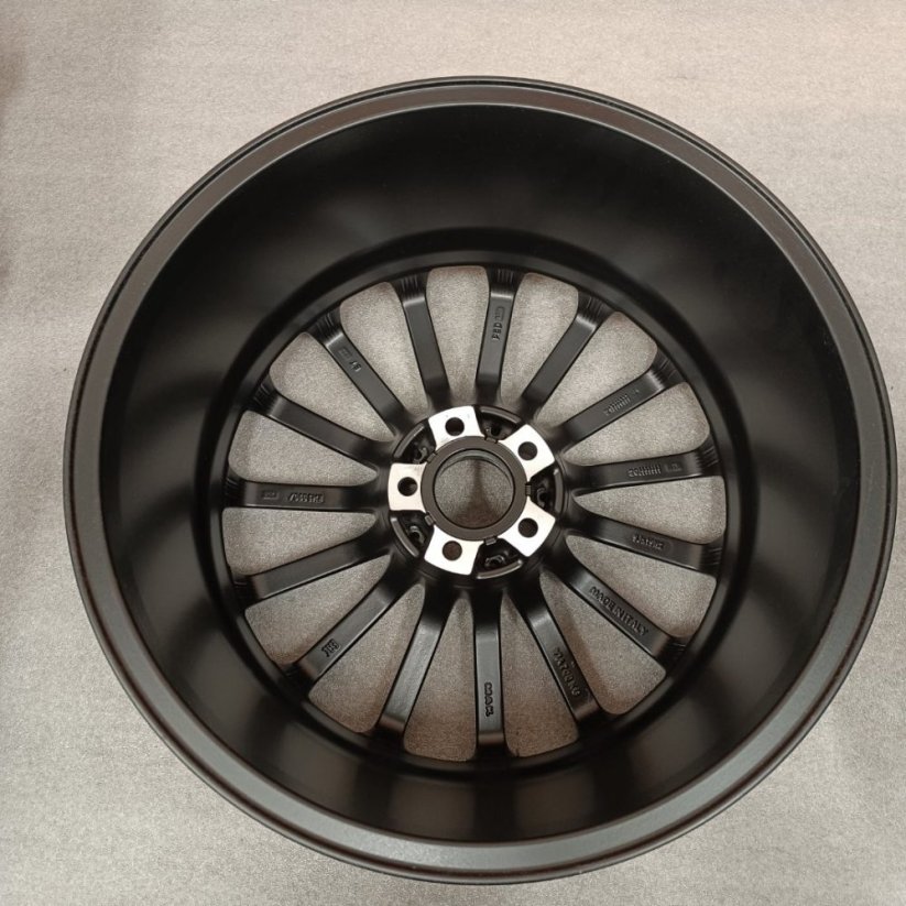 Dvourozměrné disky MAK 8Jx19'' ET38 + 9Jx19'' ET50