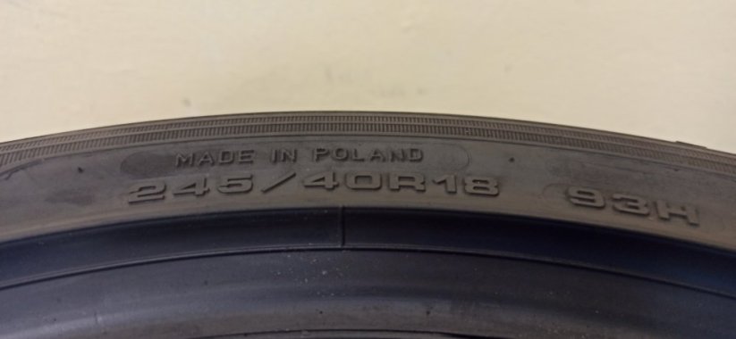 Goodyear 245/40 R18 93H 3,5 - 5 mm (Bazarové)