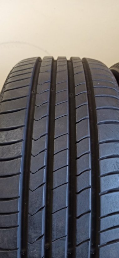 KUMHO Ecsta HS51 , 215/45 R16 7mm (Použité)