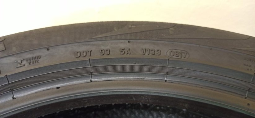 Pirelli 255/45 R19 100V 6,5-7,5mm (Bazarové)