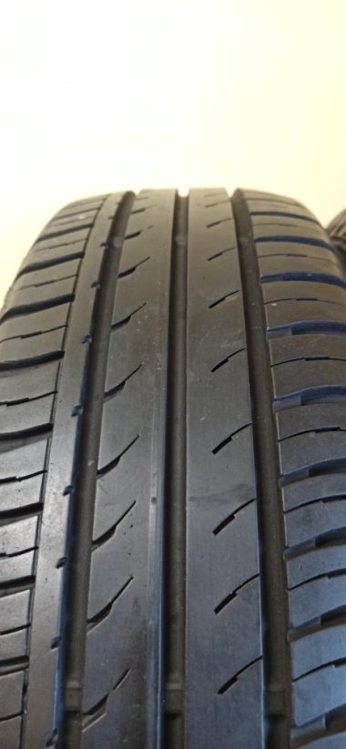 Continental 185/70 R14 88T 5-5,5mm (Bazarové)