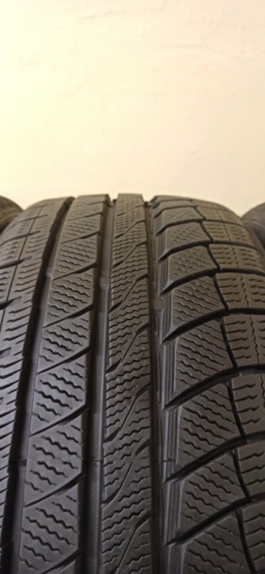 Davanti Wintoura+ XL 235/45 R18 98V 7,5 - 8,5 mm (Použité)