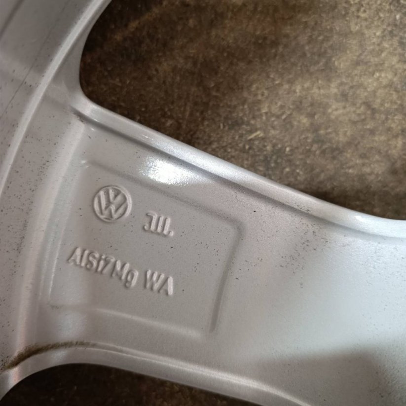 ALU kola Volkswagen Golf VII +letní pneu 225/45/17