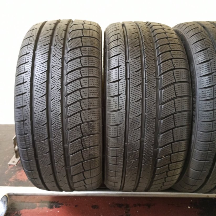 Davanti Wintoura+ XL 245/40 R18 97V 8,5 mm (Bazarové)