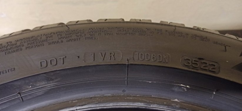 Bridgestone Blizzak 205/50 R17 93H 7,5 mm