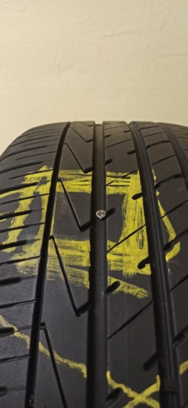 Hankook Ventus S1 evo2 SUV 235/50 R19 99V 5 mm (Bazarové)