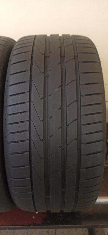 Hankook Ventus 245/40 R18 93Y 5 mm (Použité)