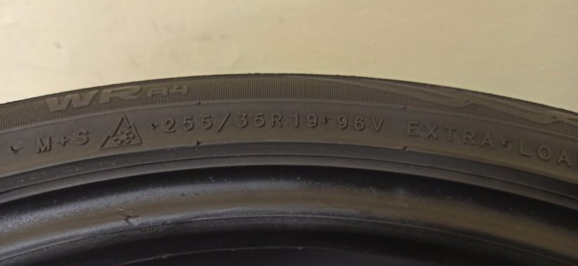 Nokian WR A4 255/35 R19 96V 4 - 5 mm (Bazarové)