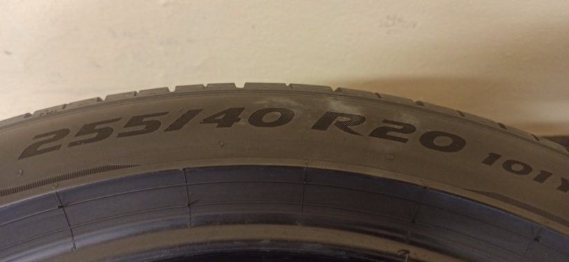 Pirelli P Zero 255/40 R20 101Y 4 mm (Použité)