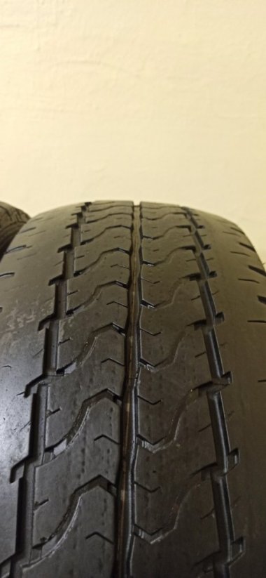 Dunlop Econo drive 235/65 R16C 115/113R 4,5-5,5mm (Použité)