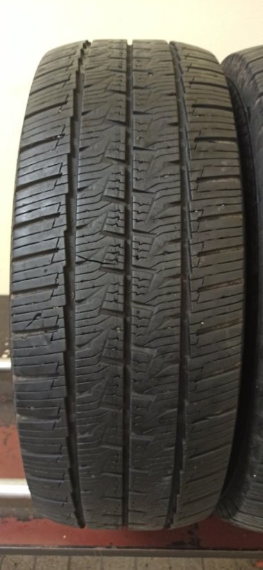 Continental 4Season 235/65 R16C 115/113R 6mm (Bazarové)