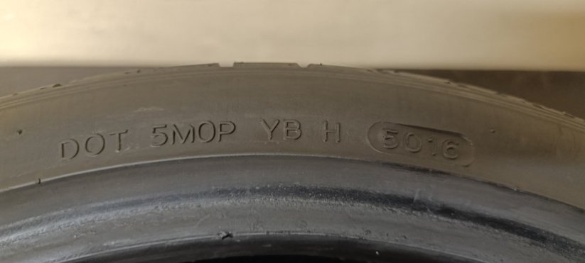 Hankook Ventus V12 Evo 2 235/35 R19 91Y 5 - 6 mm (Bazarové)