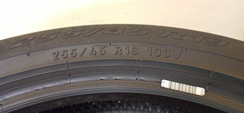 Pirelli 255/45 R19 100V 6,5-7,5mm (Bazarové)
