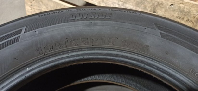 Kumho 195/65 R15 91H 1x4,5-5mm 1x4-4,5mm (Použité)
