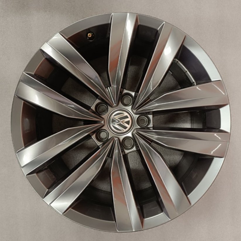 Originální alu kola Volkswagen Arteon 8Jx18 ET40