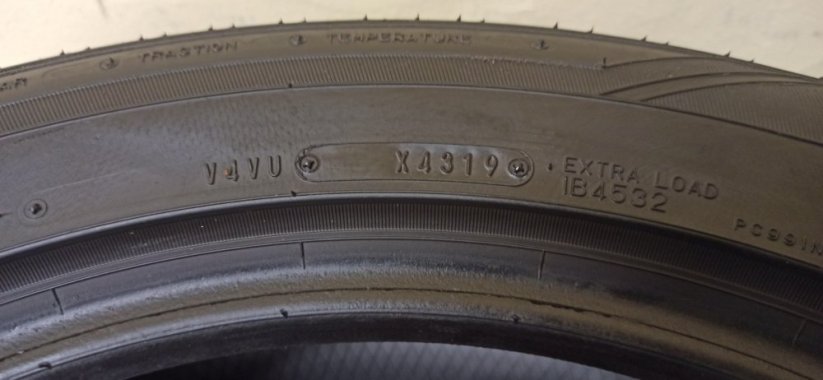 Falken 255/50 R19 107Y 1x4-5mm 1x3-4mm (Bazarové)