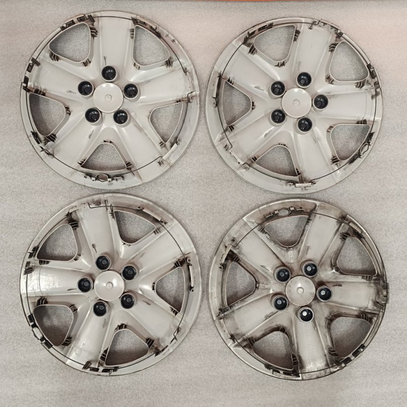 Poklice Volkswagen Golf IV 16" (bazárove)