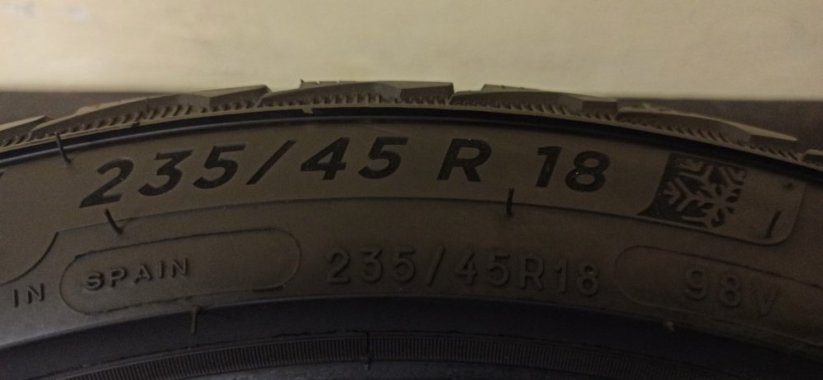 Michelin Pilot Alpin 5 235/45 R18 98V 4,5 - 5 mm (Bazarové)