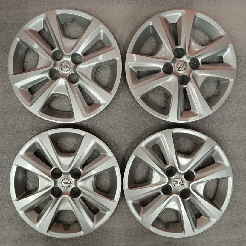 Poklice Opel Corsa 15" TOP STAV (použité)