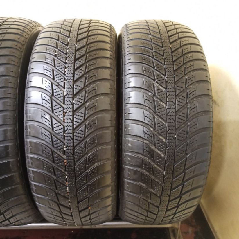 Nexen N blue 4 Seaosn WH17 215/60 R16 95H 4,5-5mm (Bazarové)
