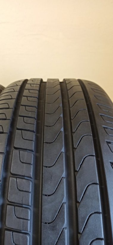 Pirelli 235/50 R19 99V 7-7,5mm (Použité)